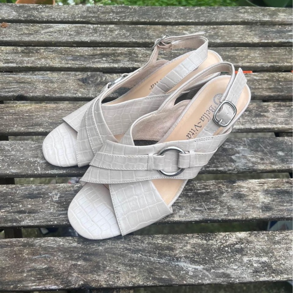 Bella Vita Strap Cream Croc Pattern Heels Size 8 Women